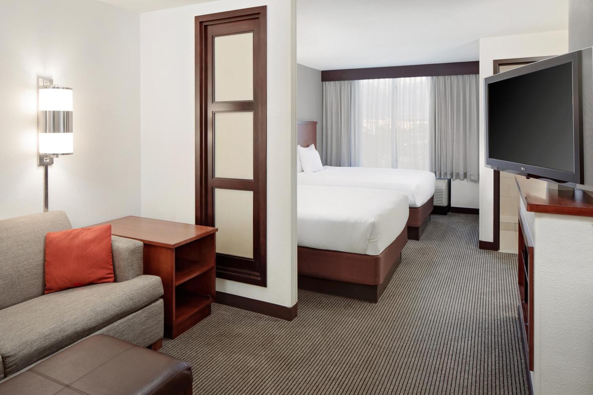 Hyatt Place Ontario/Rancho Cucamonga Номер фото