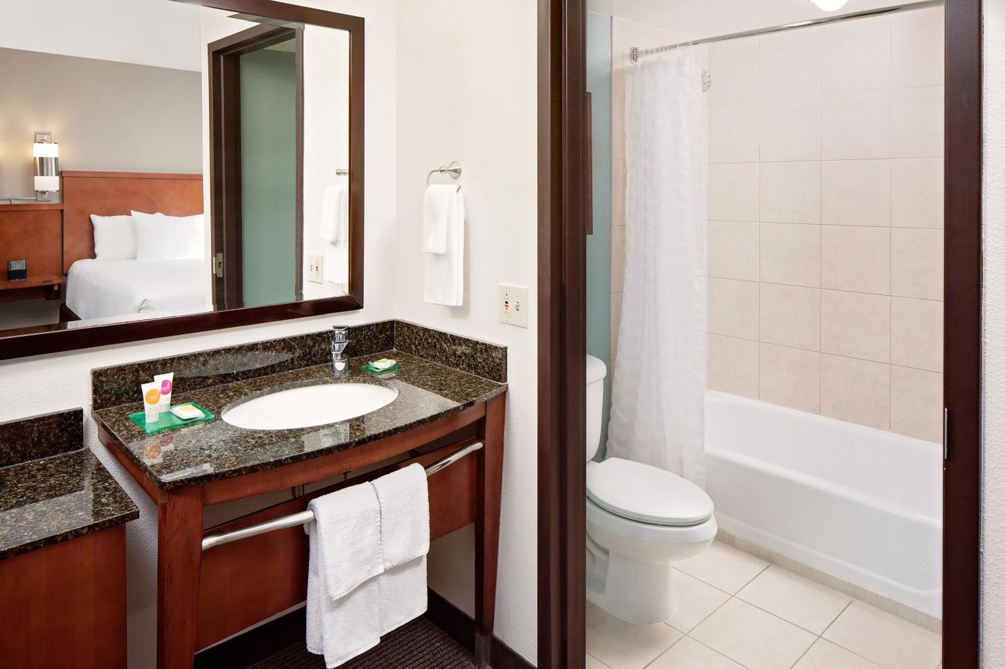 Hyatt Place Ontario/Rancho Cucamonga Номер фото