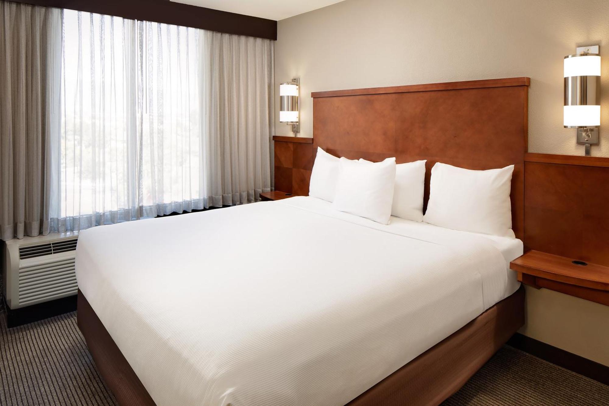 Hyatt Place Ontario/Rancho Cucamonga Номер фото