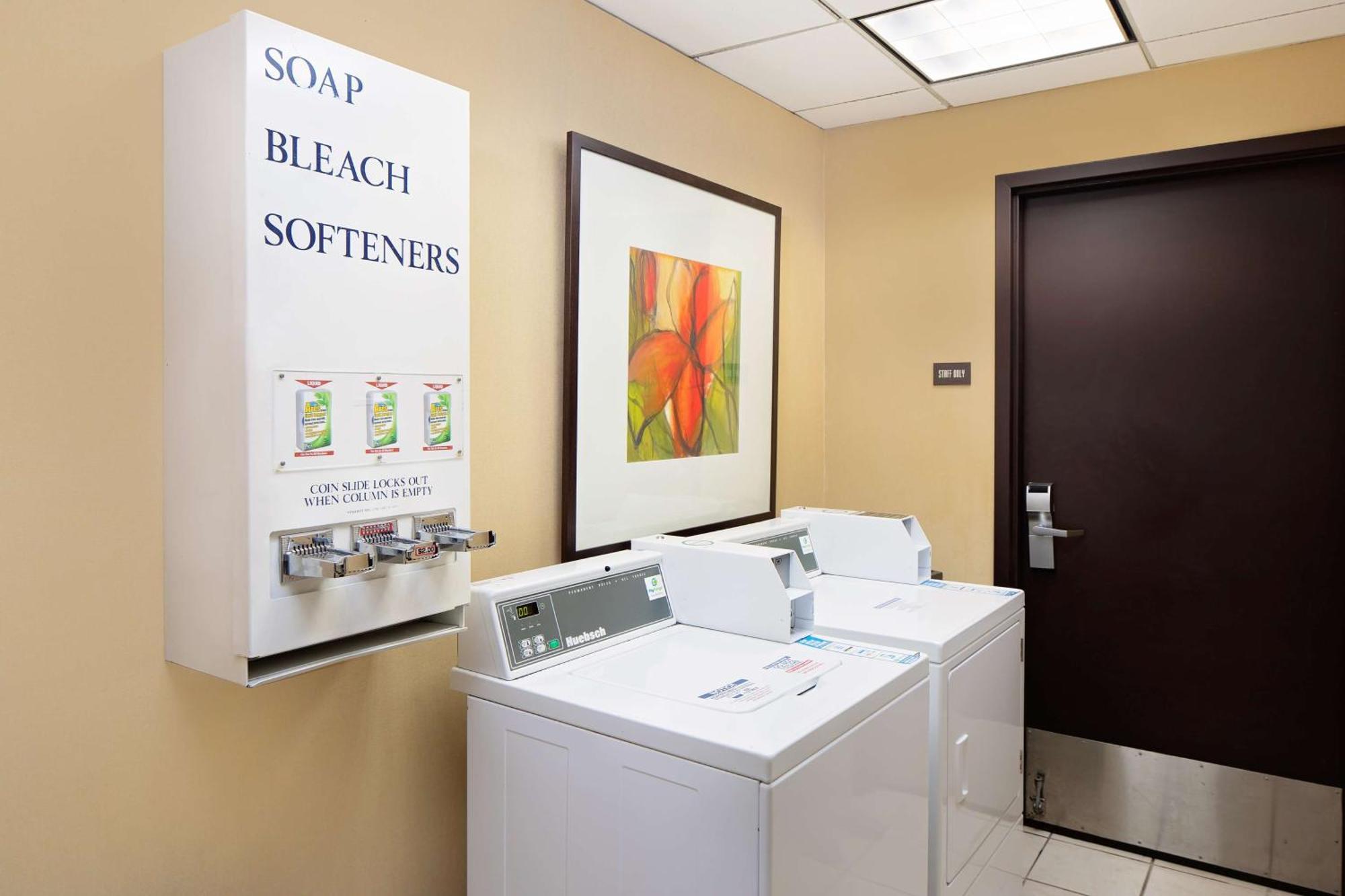 Hyatt Place Ontario/Rancho Cucamonga Екстер'єр фото